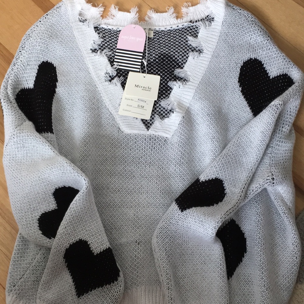 Sugar loves spice size s/m heart sweater